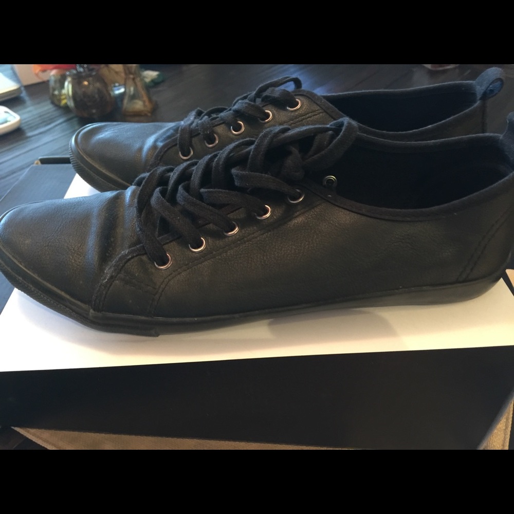 H&M laced up black sneakers